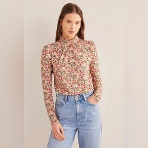 Boden Women’s smocked neck printed long sleeve top. Size 8. NEW with tags.